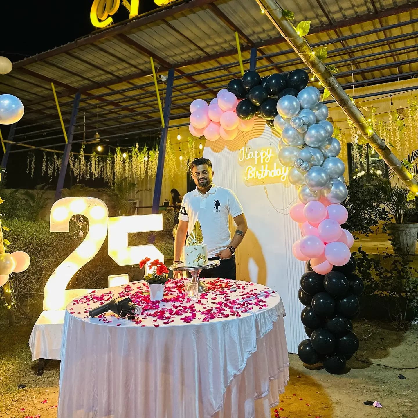 Outdoor Birthday Balloon Decoration