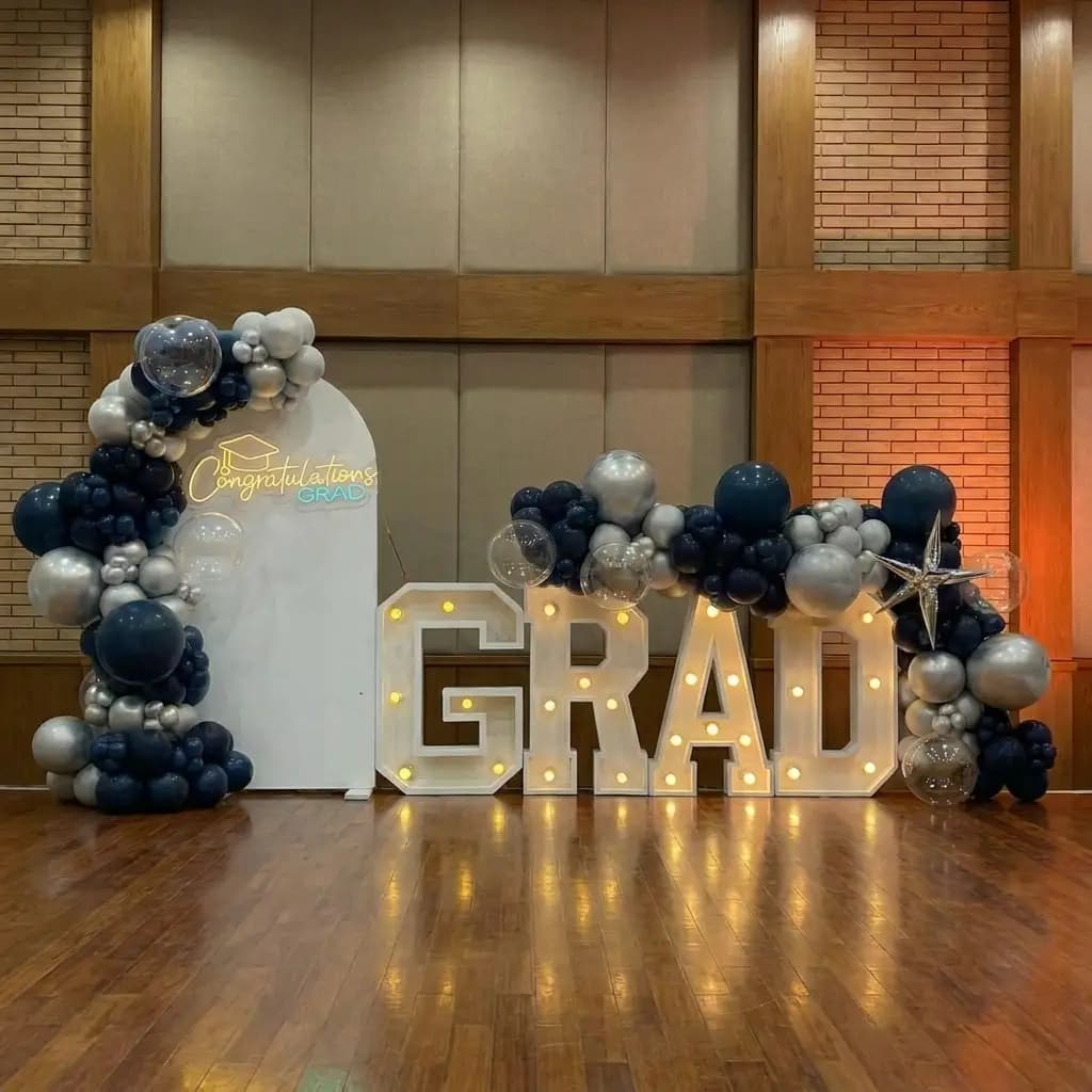College Graduation Balloon Arch