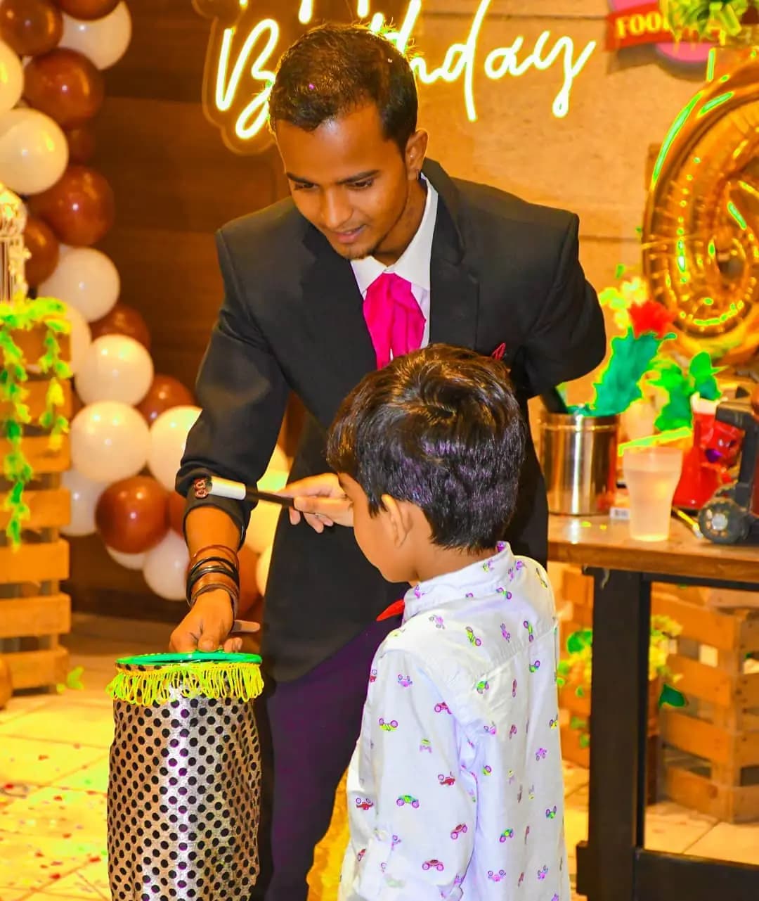 Magician performing at a kids birthday party in Dubai — photo 1
