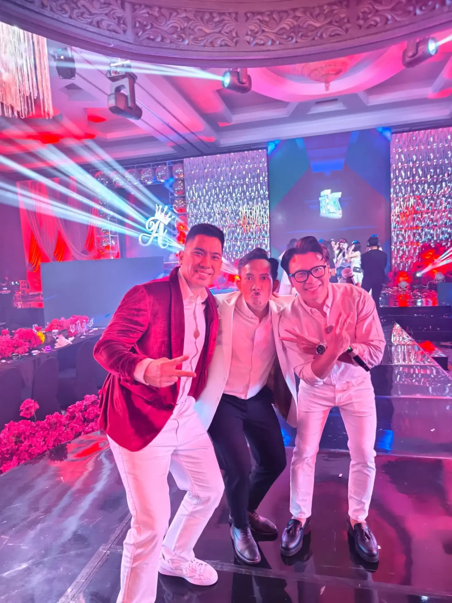 Magician performing at a kids birthday party in Dubai — photo 2