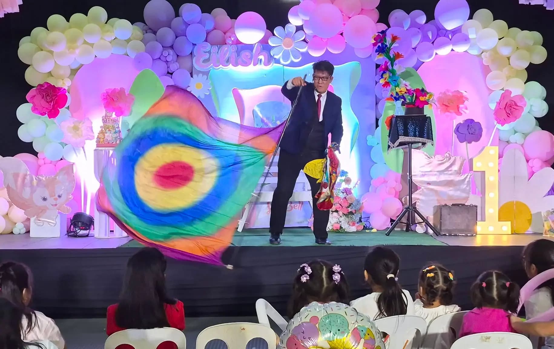 Magician performing at a kids birthday party in Dubai — photo 5