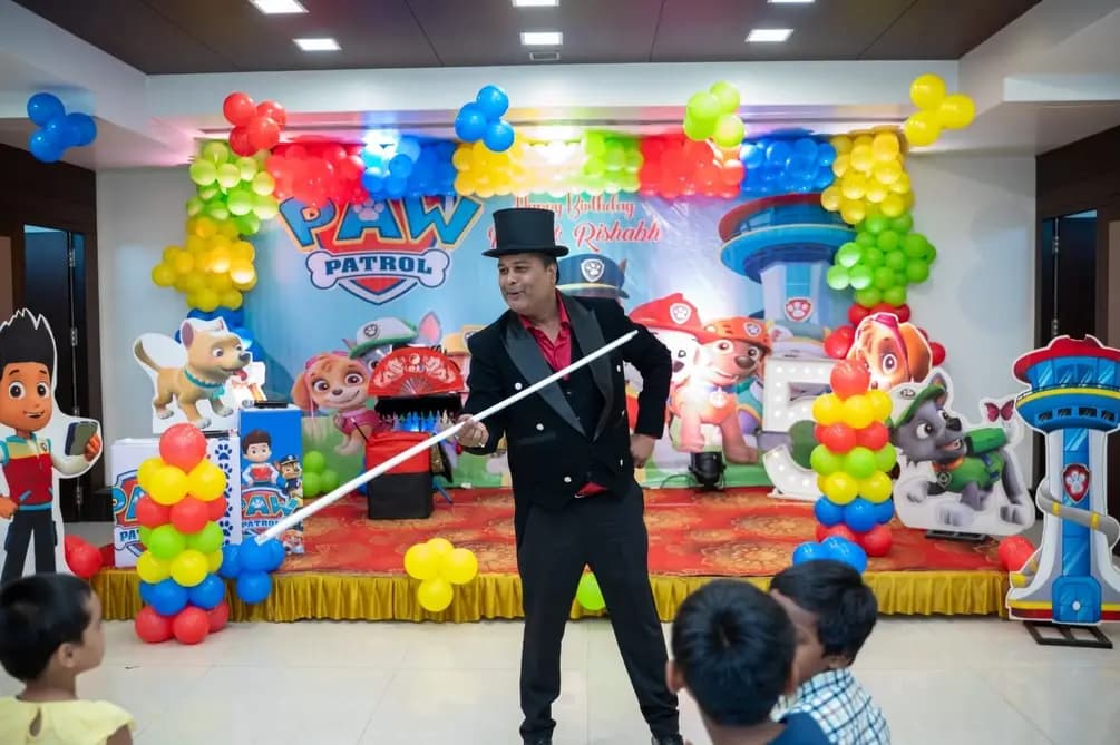 Magician performing at a kids birthday party in Dubai — photo 10