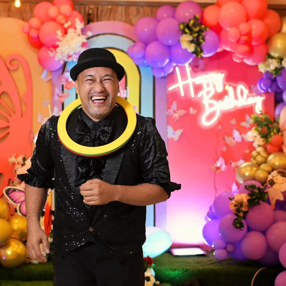 Magician performing at a kids birthday party in Dubai — photo 11